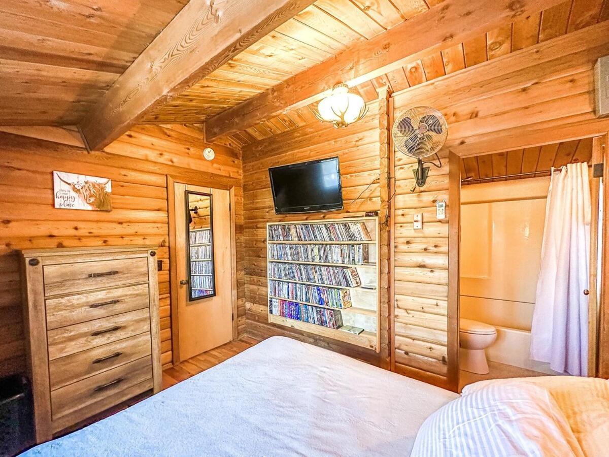 Village Vibes Deck And Bbq Duck Creek Village Esterno foto